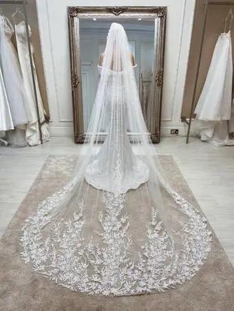 Bridal Accessories at Eleganza Sposa Image